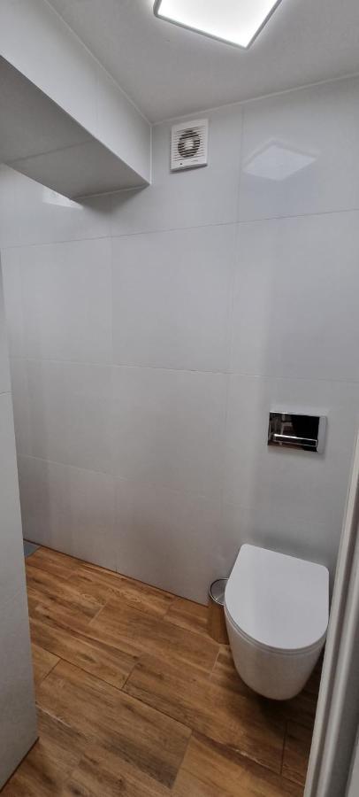 Apartament z dużym tarasem nad jeziorem Wałpusz Stare Kiejkuty Zewnętrze zdjęcie
